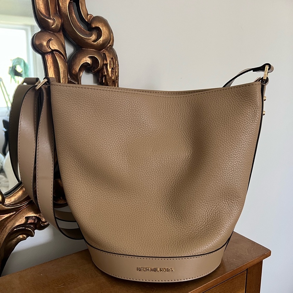 Michael Kors Townsend Tan Leather Shoulder Bucket Bag